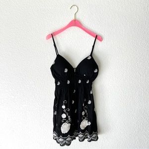 Vintage Edge Embroidered Black & White Cami Tunic Size Large